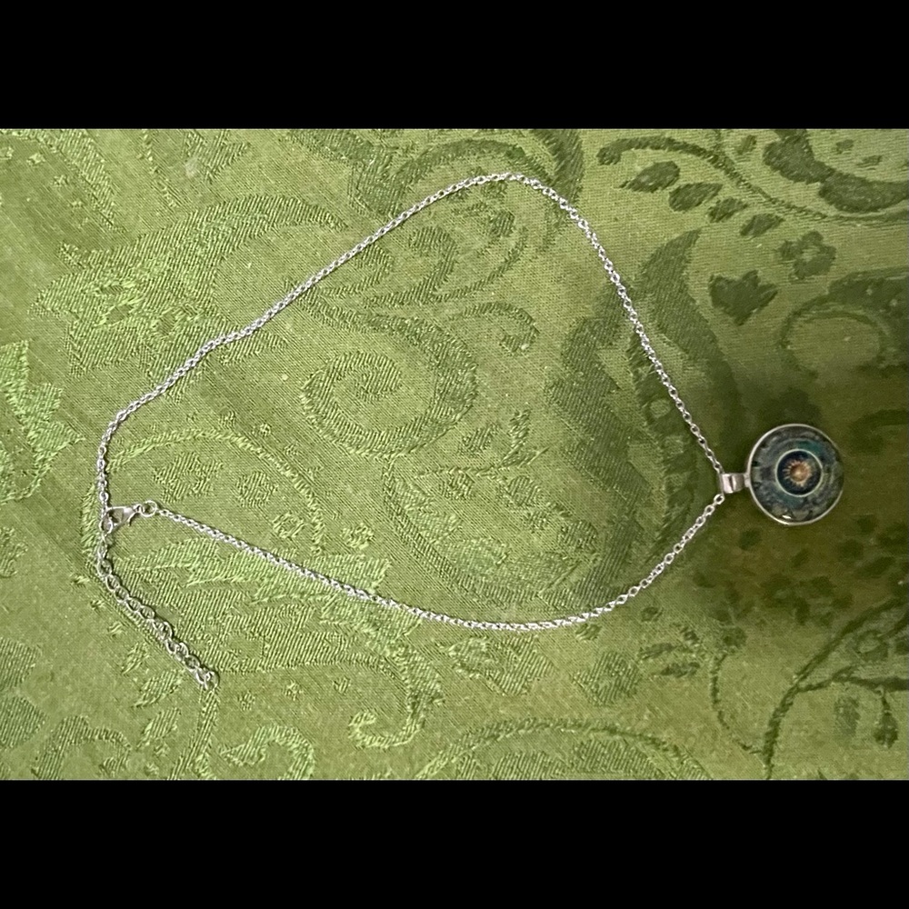*NEW* Unique sunburst silver tone necklace - Picture 6 of 9